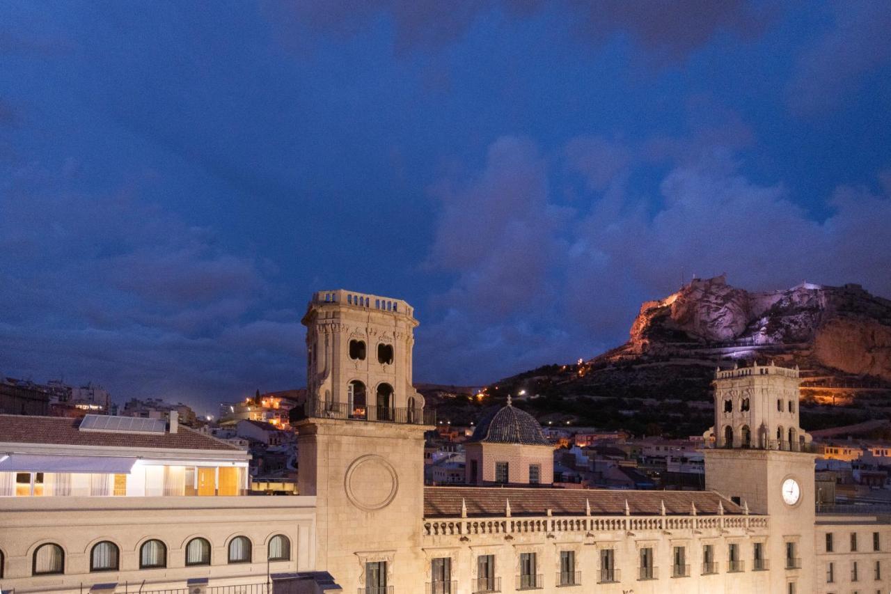 Eurostars Portico Аликанте Экстерьер фото The Rock of Gibraltar at night