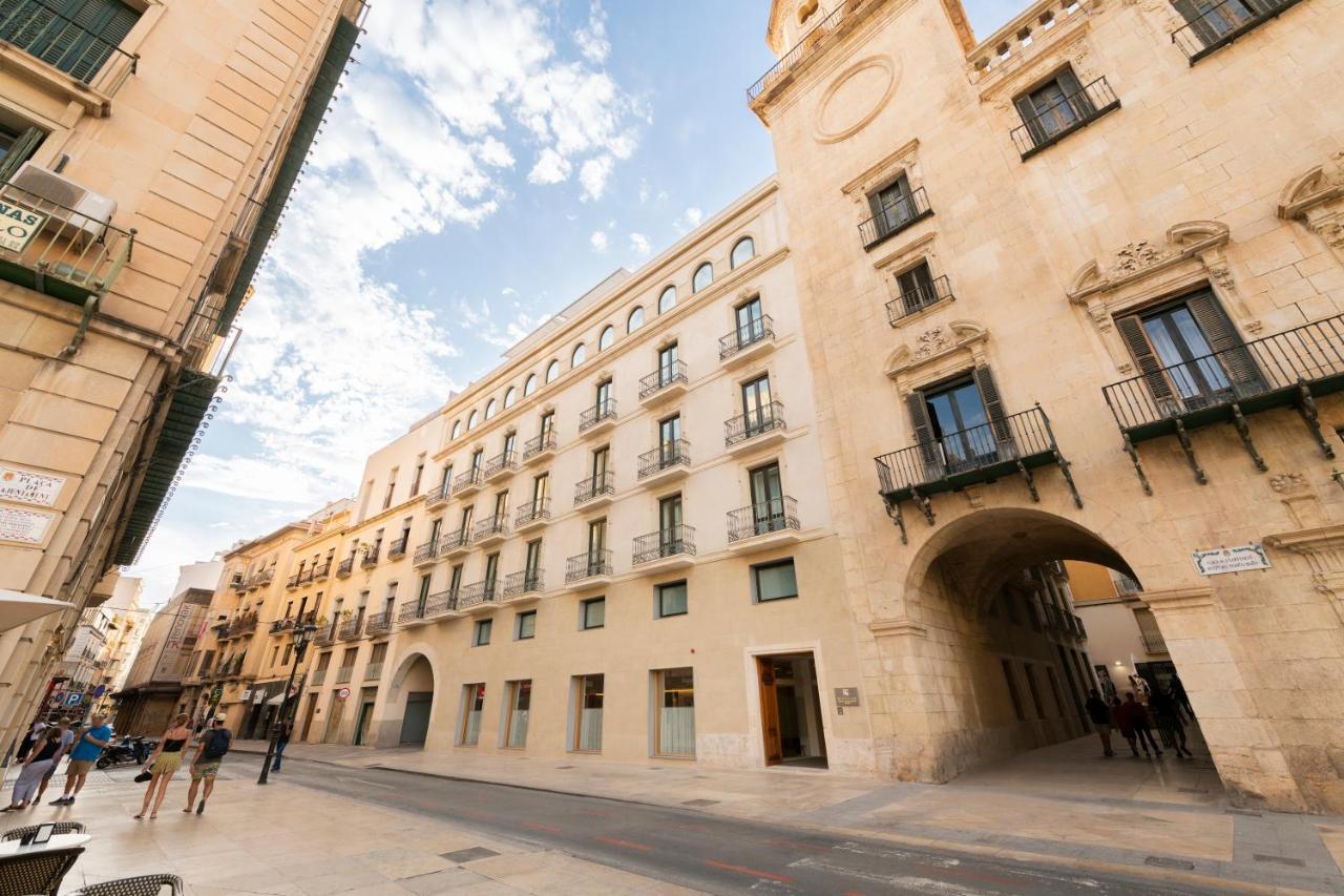 Eurostars Portico Аликанте Экстерьер фото The Palau de la Generalitat, seat of the Government of the Balearic Islands.