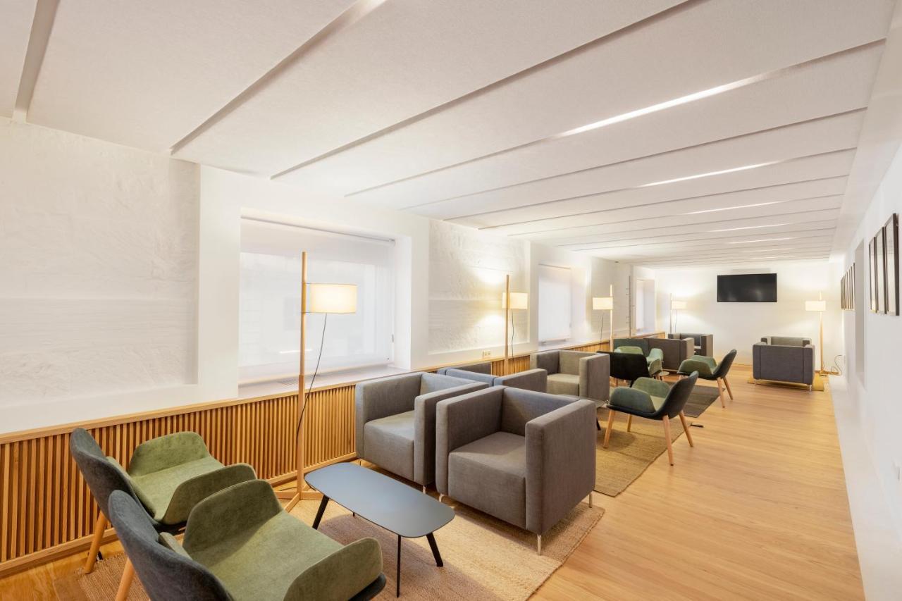 Eurostars Portico Аликанте Экстерьер фото The lounge at the airport